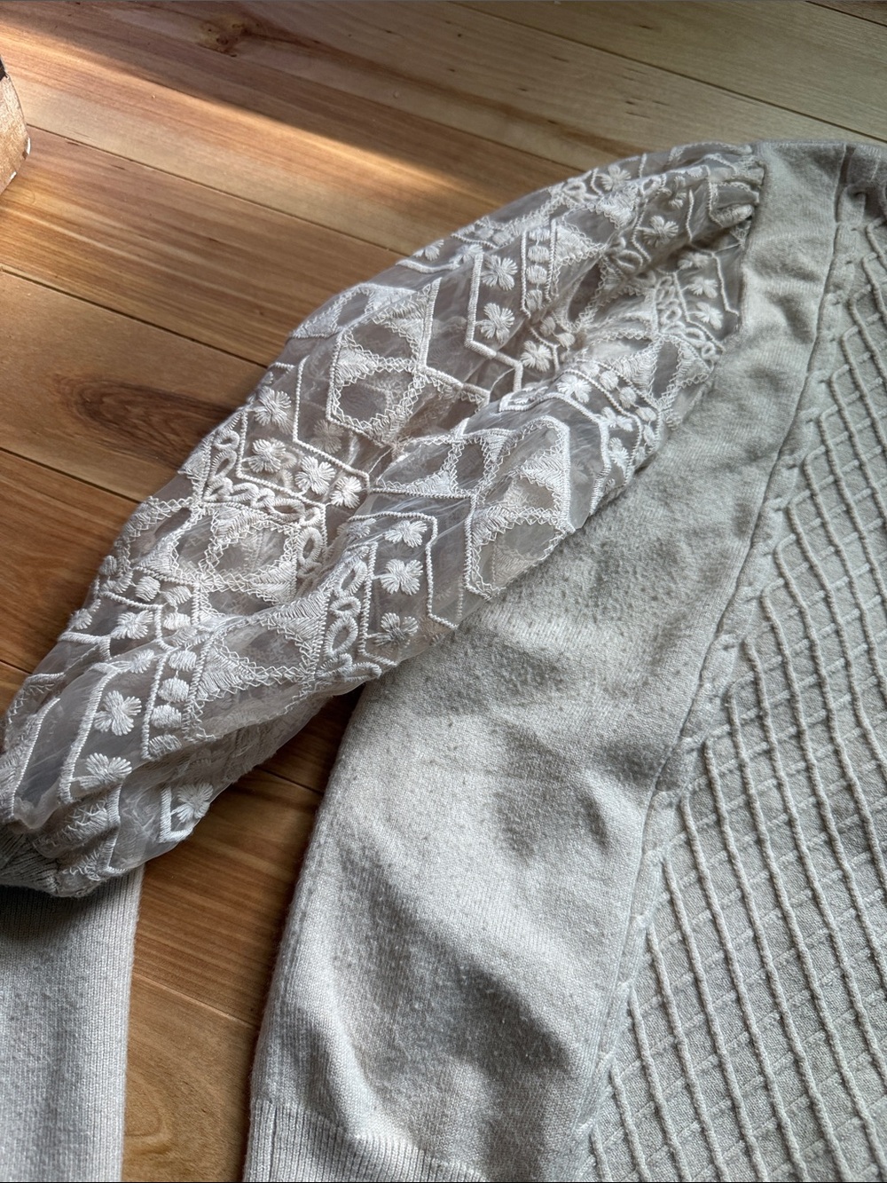 Women's Cream Lace-Sleeve Cable Knit Sweater - Picture 4 of 6